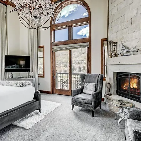 2 Bedroom Ritz-Carlton Chic Decor Valley Views Condo